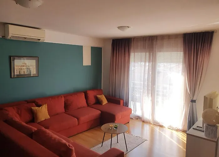 Cozy Two-Bedroom Apartment