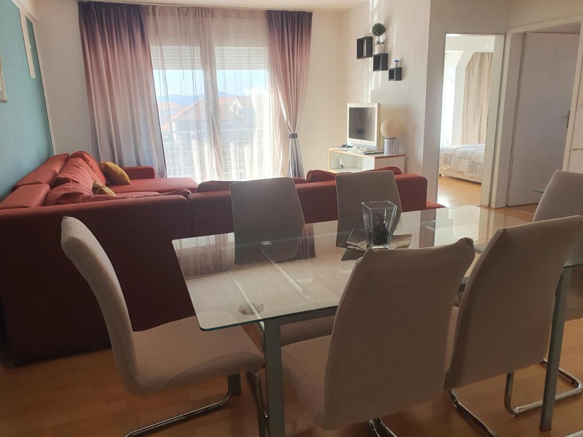 Cozy Two-bedroom Apartment
